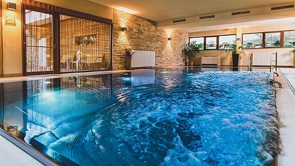 Wellness Hallenbad