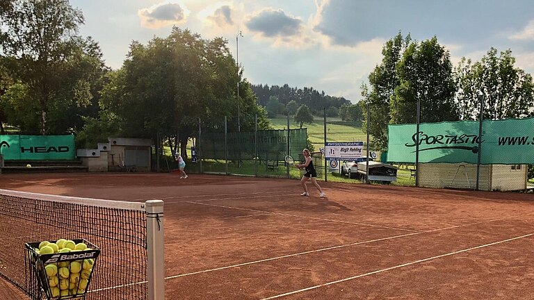 zwei Sandplätze des TC Bad Tatzmannsdorf-Oberschützen